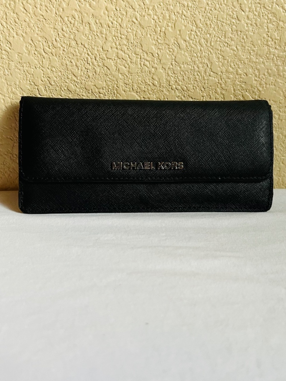 MICHAEL KORS - BLACK SAFFIANO LEATHER JET SET LONG BIFOLD SNAP WALLET